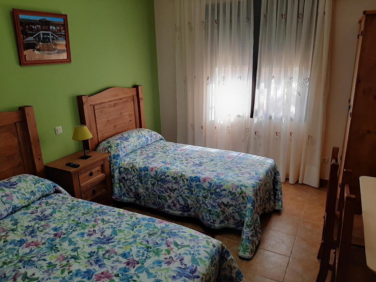 Casa Rural La Cerca มาดริเดฮอส ภายนอก รูปภาพ